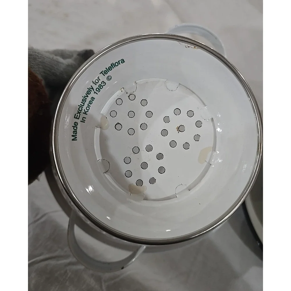 Vtg 1983 Teleflora White Strawberries‎ Enamel Shiny Kitchen Strainer Colander